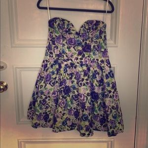 Mini strapless flower dress